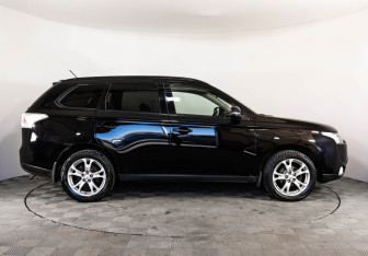 Подержанный автомобиль Mitsubishi Outlander 2012 года (4 фото)