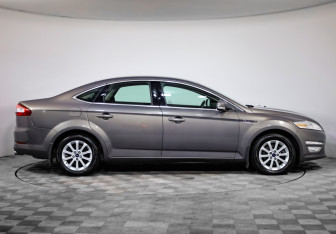 Подержанный автомобиль Ford Mondeo Sedan 2013 года (4 фото)