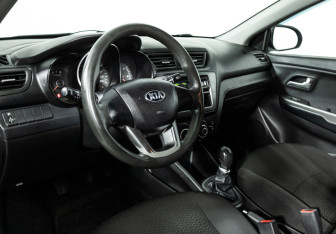 Подержанный автомобиль Kia Rio Sedan 2014 года (11 фото)