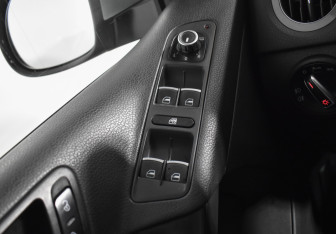 Подержанный автомобиль Volkswagen Tiguan 2012 года (17 фото)