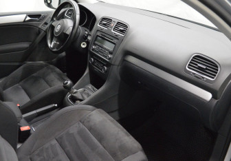 Подержанный автомобиль Volkswagen Golf Hatchback 2011 года (12 фото)