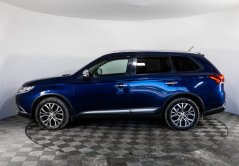 Подержанный автомобиль Mitsubishi Outlander 2015 года (8 фото)