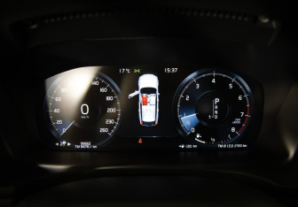 Подержанный автомобиль Volvo V90 Cross Country 2019 года (13 фото)