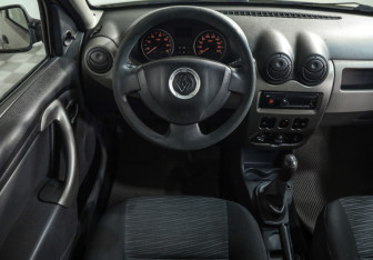Подержанный автомобиль Renault Sandero 2013 года (10 фото)
