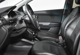 Подержанный автомобиль Kia Rio Sedan 2016 года (10 фото)
