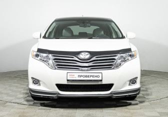 Подержанный автомобиль Toyota Venza 2010 года (2 фото)