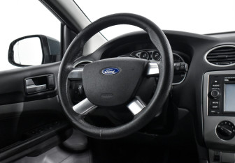 Подержанный автомобиль Ford Focus Wagon 2009 года (14 фото)