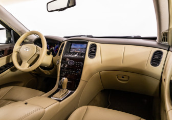Подержанный автомобиль Infiniti EX 2008 года (9 фото)
