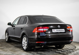 Подержанный автомобиль Skoda Superb Liftback 2014 года (7 фото)