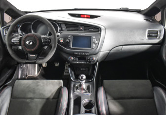 Подержанный автомобиль Kia Ceed GT 2017 года (13 фото)