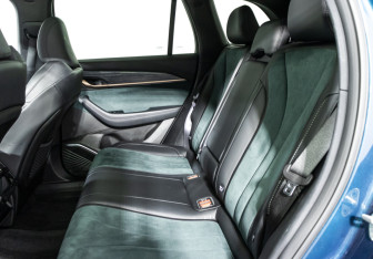 Подержанный автомобиль Geely Monjaro 2023 года (10 фото)