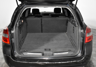 Подержанный автомобиль Renault Laguna Wagon 2009 года (18 фото)