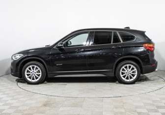 Подержанный автомобиль BMW X1 2017 года (8 фото)