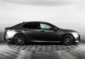 Подержанный автомобиль Toyota Camry Sedan 2020 года (5 фото)