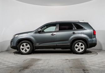 Подержанный автомобиль Kia Sorento 2013 года (8 фото)