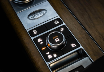 Подержанный автомобиль Land Rover Range Rover 2018 года (26 фото)