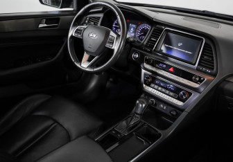Подержанный автомобиль Hyundai Sonata 2019 года (9 фото)