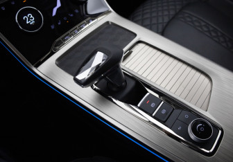 Подержанный автомобиль Exeed TXL 2022 года (12 фото)