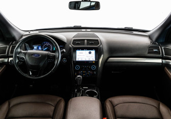 Подержанный автомобиль Ford Explorer 2019 года (12 фото)