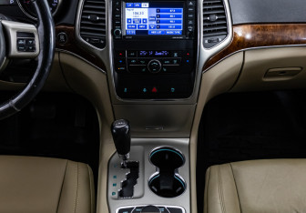 Подержанный автомобиль Jeep Grand Cherokee 2011 года (13 фото)