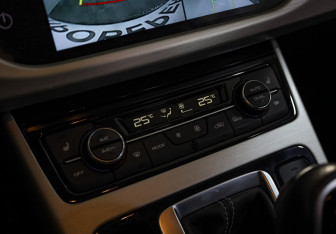 Подержанный автомобиль Geely Atlas 2021 года (18 фото)