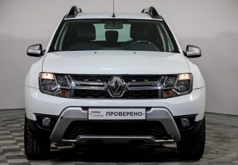 Подержанный автомобиль Renault Duster 2015 года (2 фото)