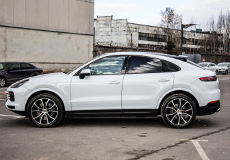 Подержанный автомобиль Porsche Cayenne 2020 года (10 фото)