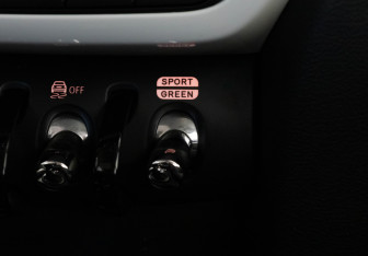 Подержанный автомобиль MINI Countryman 2018 года (16 фото)