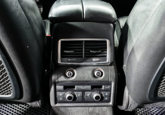 Подержанный автомобиль Audi Q7 2012 года (13 фото)
