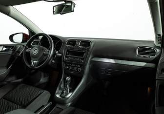Подержанный автомобиль Volkswagen Golf Hatchback 2012 года (9 фото)
