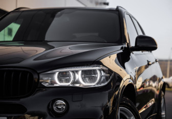 Подержанный автомобиль BMW X5 2017 года (2 фото)
