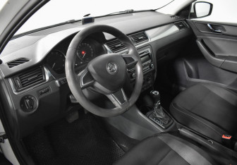 Подержанный автомобиль Skoda Rapid Liftback 2014 года (9 фото)