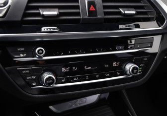 Подержанный автомобиль BMW X3 2020 года (19 фото)