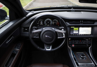 Подержанный автомобиль Jaguar XF Sedan 2017 года (9 фото)