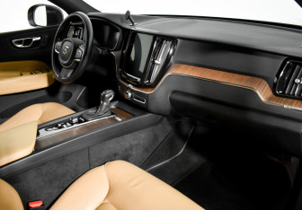 Подержанный автомобиль Volvo XC60 2019 года (14 фото)