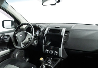 Подержанный автомобиль Nissan X-Trail 2013 года (9 фото)