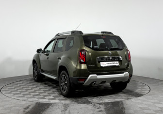 Подержанный автомобиль Renault Duster 2017 года (7 фото)