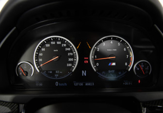 Подержанный автомобиль BMW X5 M 2017 года (18 фото)