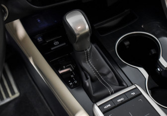 Подержанный автомобиль Lexus RX 2020 года (12 фото)