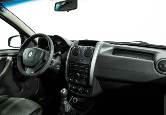 Подержанный автомобиль Renault Duster 2015 года (9 фото)