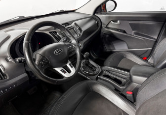 Подержанный автомобиль Kia Sportage 2011 года (9 фото)