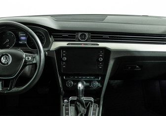 Подержанный автомобиль Volkswagen Passat Sedan 2018 года (14 фото)