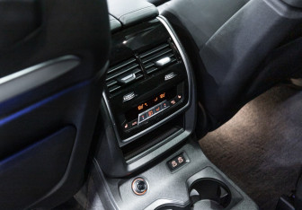 Подержанный автомобиль BMW X7 2023 года (18 фото)