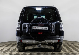 Подержанный автомобиль Mitsubishi Pajero 2006 года (6 фото)