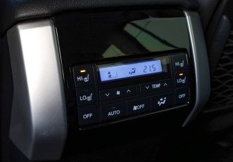 Подержанный автомобиль Toyota Land Cruiser Prado 2018 года (23 фото)