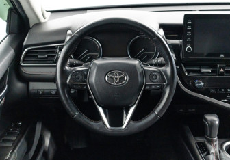 Подержанный автомобиль Toyota Camry Sedan 2021 года (30 фото)