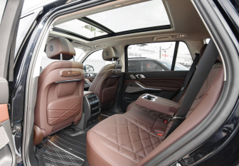Подержанный автомобиль BMW X5 2024 года (13 фото)