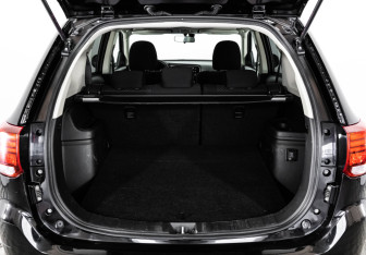 Подержанный автомобиль Mitsubishi Outlander 2018 года (16 фото)