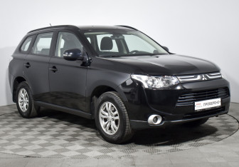 Подержанный автомобиль Mitsubishi Outlander 2013 года (3 фото)