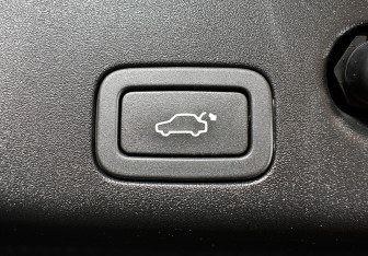 Подержанный автомобиль Jaguar XJ 2016 года (139 фото)